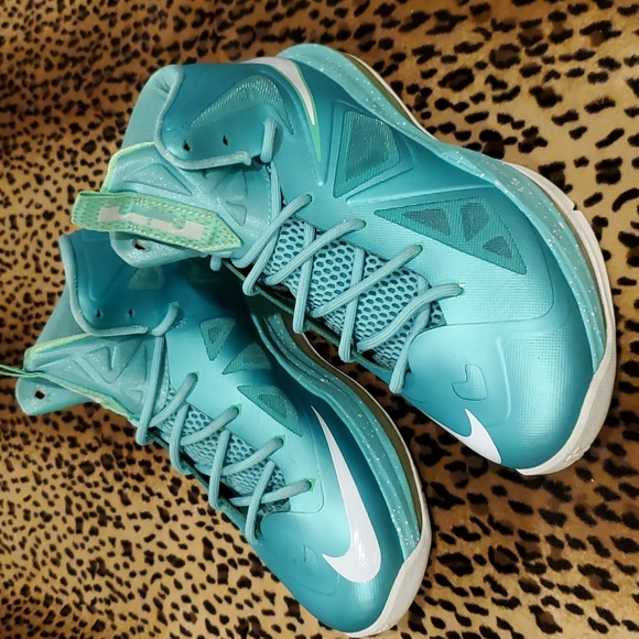 Lebron X "Easter" (2013) Size 5.5Y - Picture 8 of 8
